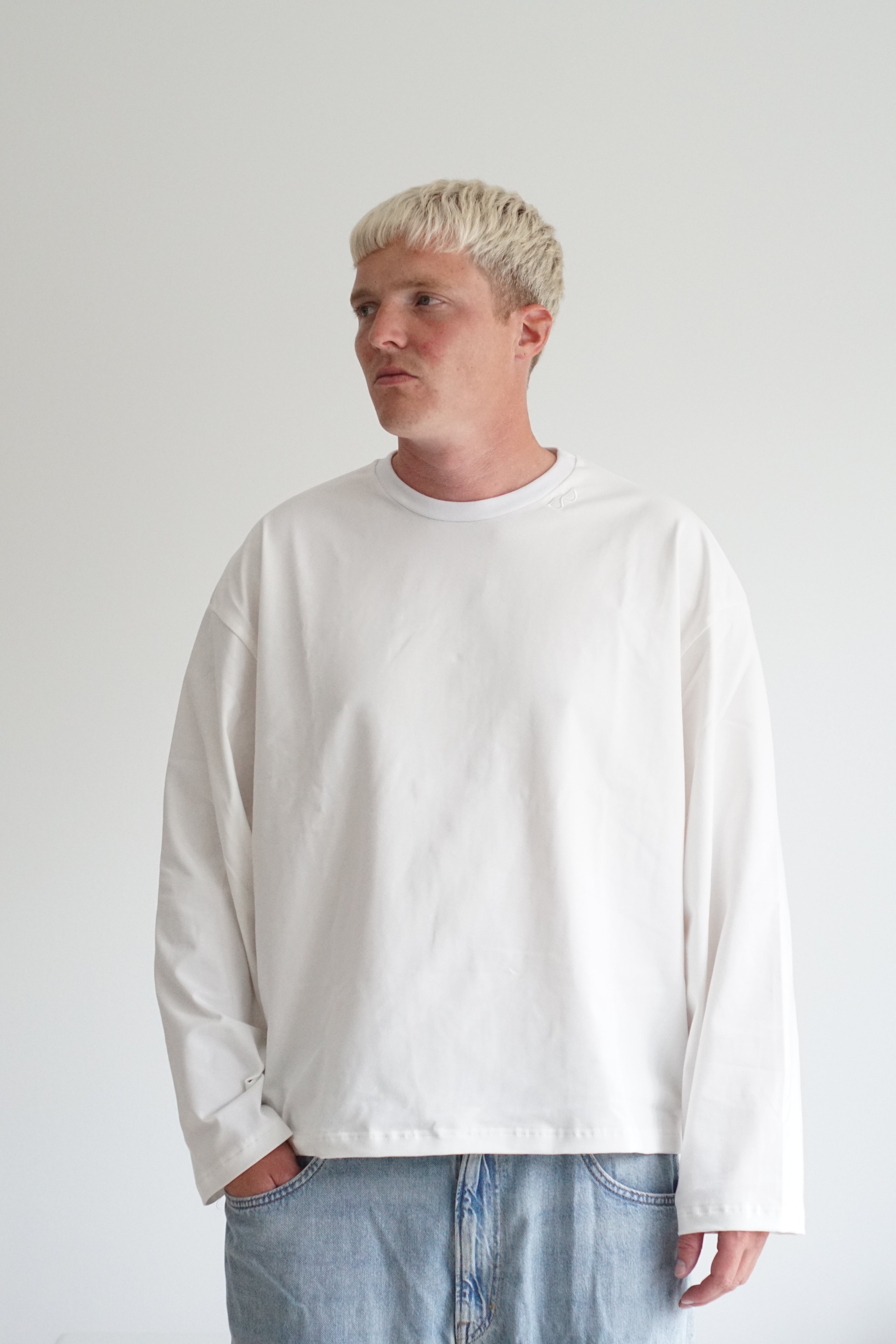 b's baggy longsleeve off-white/white collar